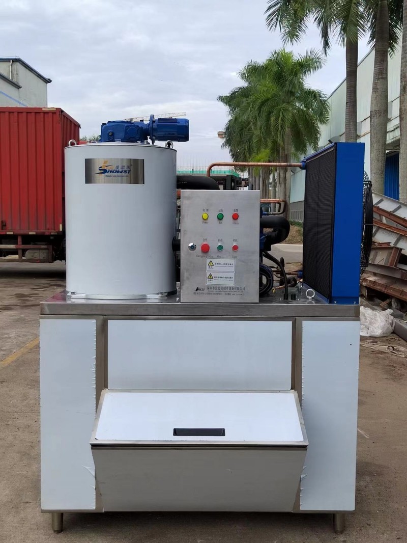 500公斤片冰機交付山東濟(jì)南某超市使用